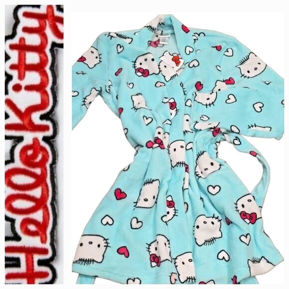 Hello Kitty By Sanrio Logo Heart Plush Robe - Picture 1 of 8
